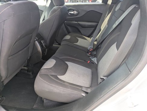 Used 2016 Jeep Cherokee Sport image 30