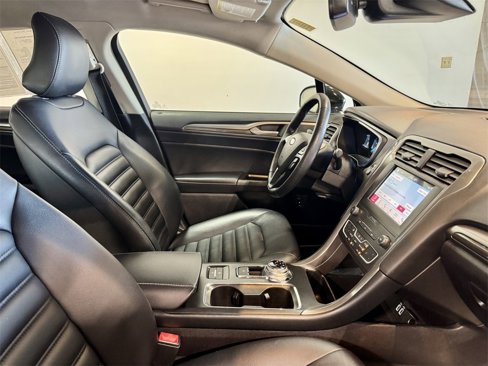 Used 2019 Ford Fusion SEL image 25