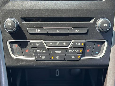 Used 2017 Ford Fusion SE w/ Fusion SE Technology Package image 14