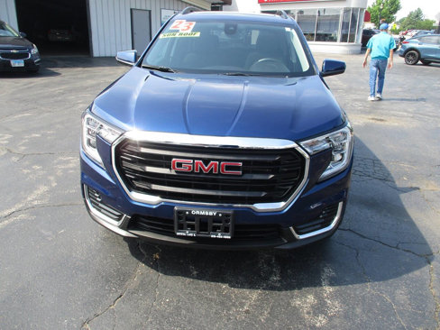 Used 2023 GMC Terrain SLE w/ Driver Convenience Package image 1