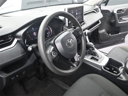 Used 2023 Toyota RAV4 LE image 5