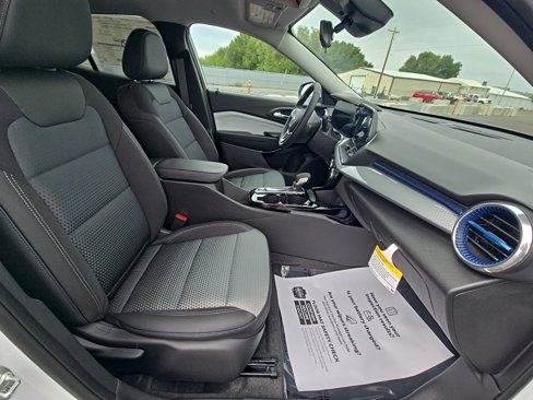 New 2025 Chevrolet Trax LT w/ LT Convenience Package image 35