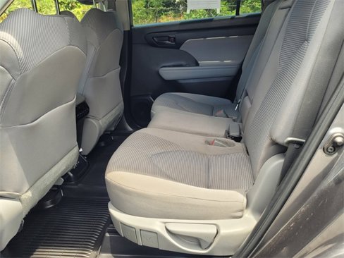 Used 2022 Toyota Highlander L image 6