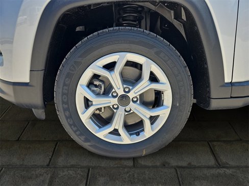 New 2025 Jeep Compass Latitude image 14