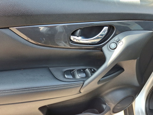 Used 2019 Nissan Rogue SV image 12