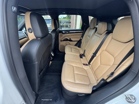 Used 2016 Porsche Cayenne image 15