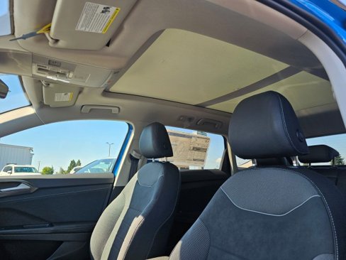 New 2025 Volkswagen Taos SE image 32