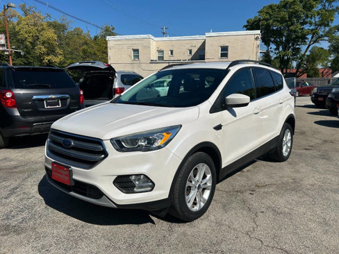 Used 2017 Ford Escape SE w/ Equipment Group 201A image 2