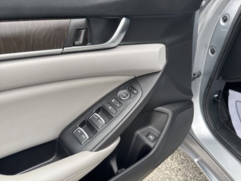Used 2019 Honda Accord EX image 17