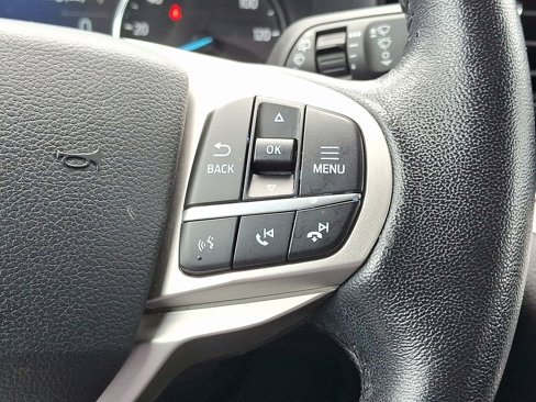 Used 2021 Ford Explorer XLT image 22