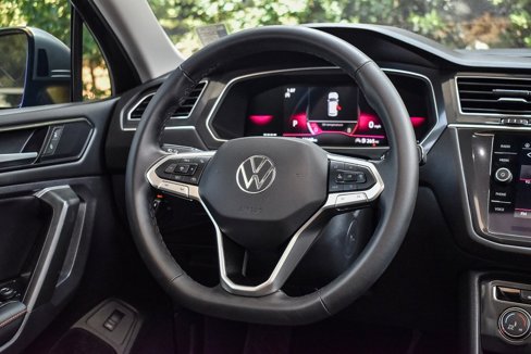 Used 2024 Volkswagen Tiguan Wolfsburg Edition image 13