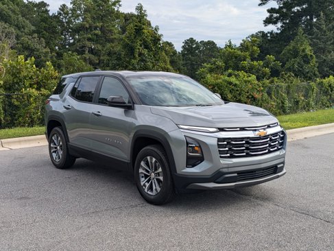 Used 2025 Chevrolet Equinox LT image 3