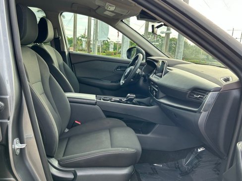 Used 2023 Nissan Rogue S image 25