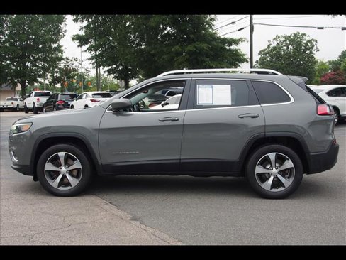 Used 2020 Jeep Cherokee Limited image 2