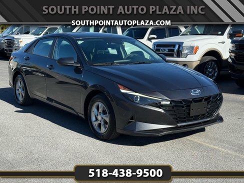 Used 2022 Hyundai Elantra SE image 1