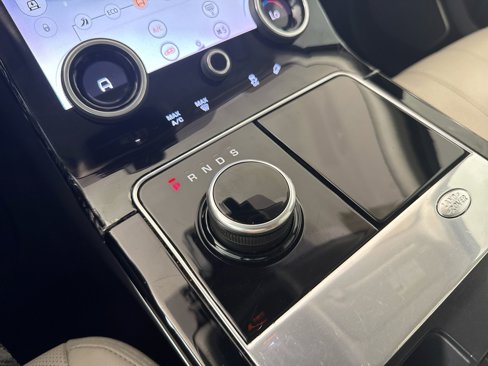 Used 2018 Land Rover Range Rover Velar R-Dynamic SE image 19