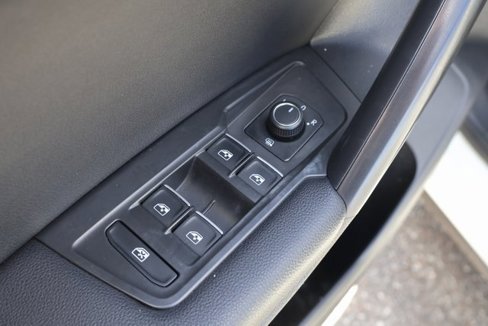 Used 2021 Volkswagen Tiguan SE R-Line image 12