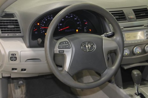 Used 2011 Toyota Camry LE image 11