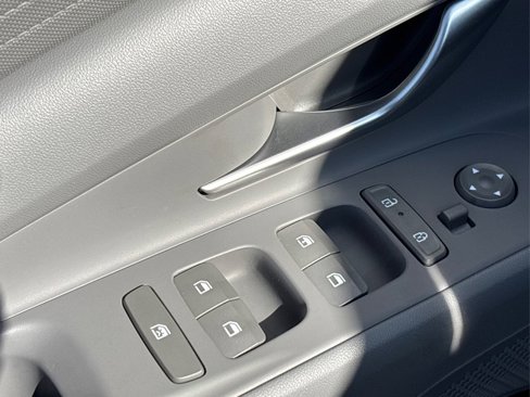 Certified 2024 Hyundai Elantra SE image 32