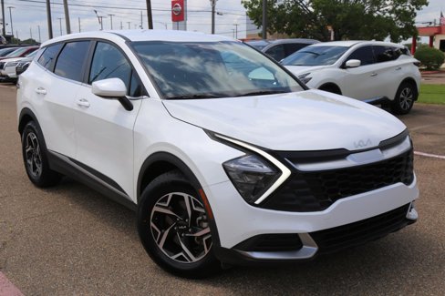 Used 2023 Kia Sportage LX image 1