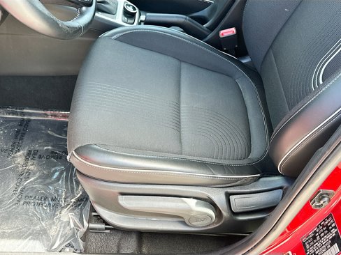 Used 2022 Hyundai Venue Limited image 19