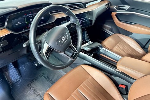 Used 2023 Audi e-tron Premium Plus w/ Premium Plus Package image 9