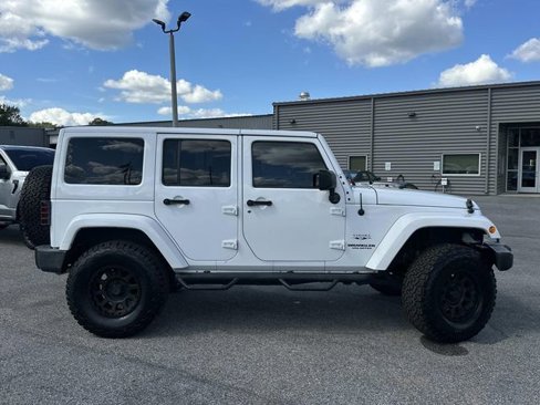 Used 2016 Jeep Wrangler Unlimited Sahara image 5