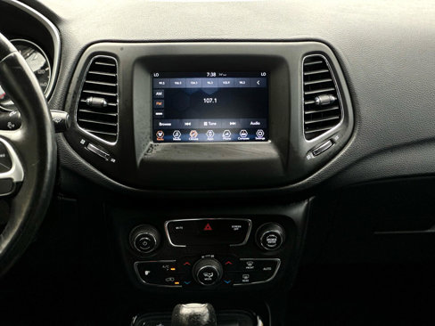 Used 2019 Jeep Compass Latitude image 16