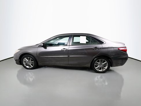Used 2016 Toyota Camry SE image 9