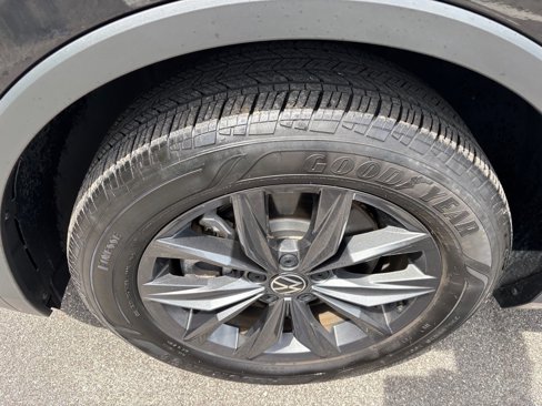 Used 2022 Volkswagen Tiguan SE image 10