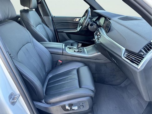 Used 2022 BMW X5 xDrive40i w/ M Sport Package image 17