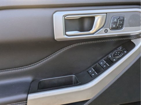 Certified 2022 Ford Explorer Limited w/ Equipment Group 301A image 14