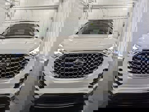 Used 2024 Ford Edge SEL w/ Convenience Package image 4