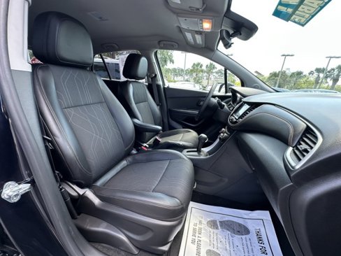 Used 2022 Chevrolet Trax LT w/ Sport Edition image 23