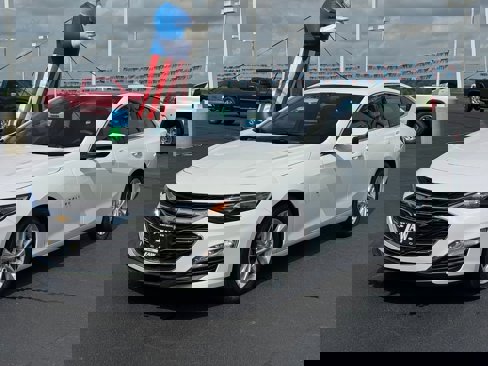 Used 2023 Chevrolet Malibu LT image 1