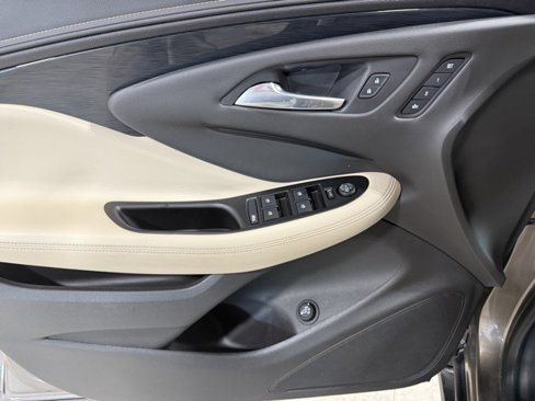 Used 2018 Buick Envision Essence image 7