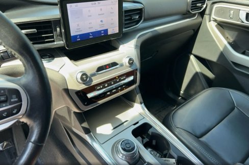 Used 2022 Ford Explorer XLT w/ Equipment Group 202A image 11
