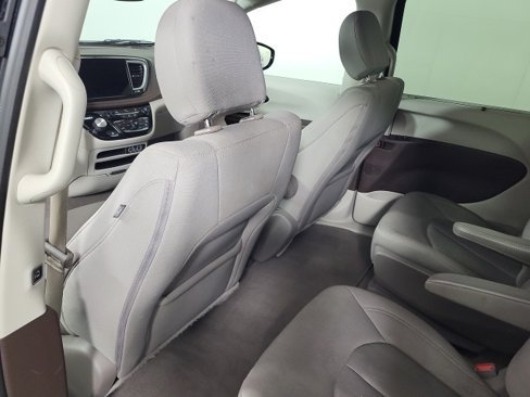 Used 2021 Chrysler Pacifica Touring w/ Cold Weather Group image 18