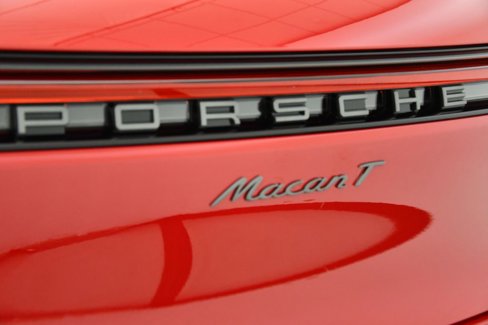 Certified 2025 Porsche Macan Turbo image 11