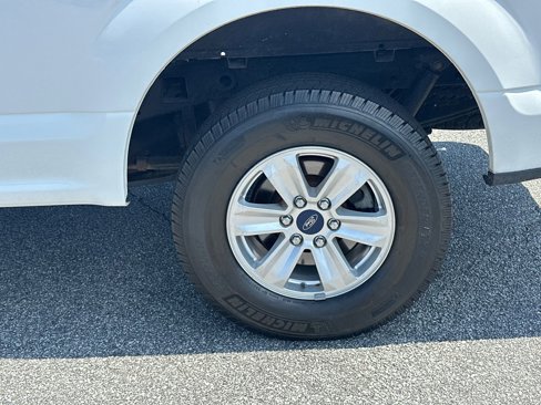 Used 2015 Ford F150 XLT image 19
