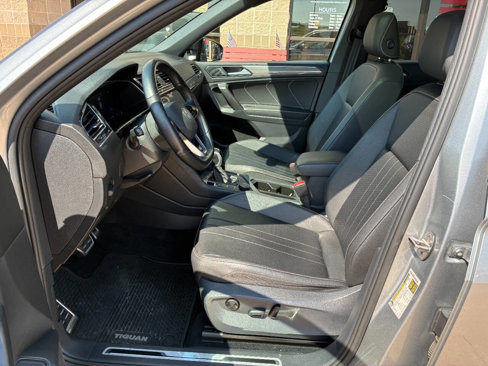 Used 2022 Volkswagen Tiguan SE R-Line image 9