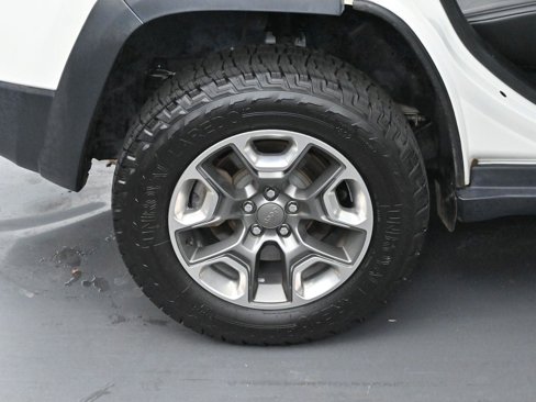 Used 2019 Jeep Cherokee Trailhawk image 34