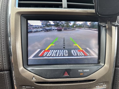 Used 2012 Lincoln MKX FWD image 3