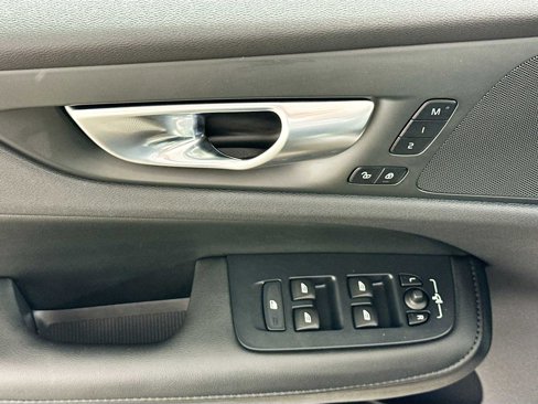Certified 2025 Volvo S60 B5 Core image 17