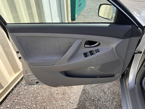 Used 2010 Toyota Camry LE image 8