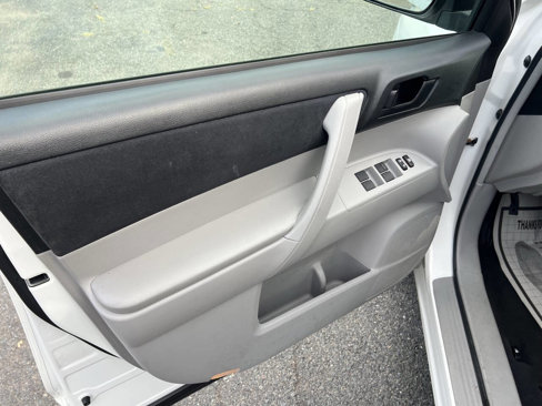 Used 2012 Toyota Highlander SE image 22