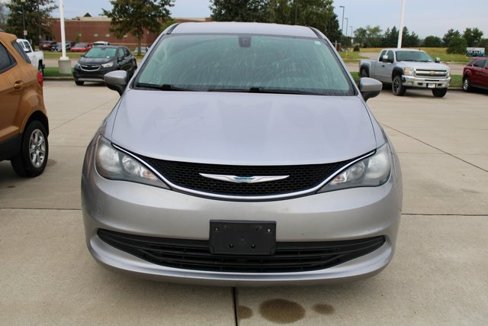 Used 2017 Chrysler Pacifica Touring image 1