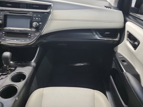 Used 2018 Toyota Avalon XLE image 13