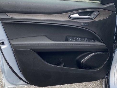 Used 2023 Alfa Romeo Stelvio Ti image 18
