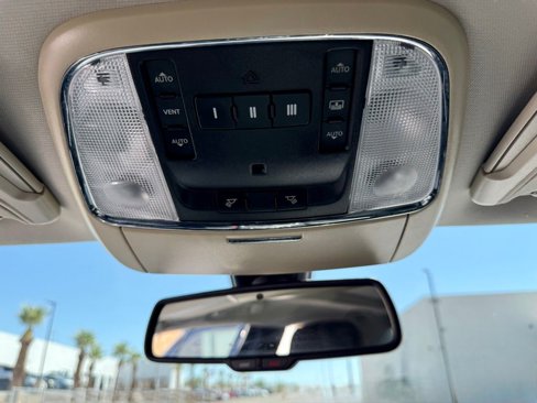 Used 2017 Chrysler 300 C image 41
